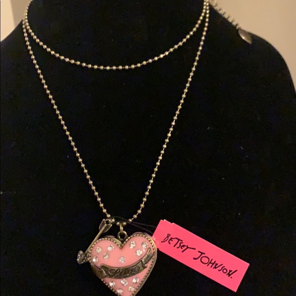 NWT Betsy Johnson Dollhouse Long Heart Necklace